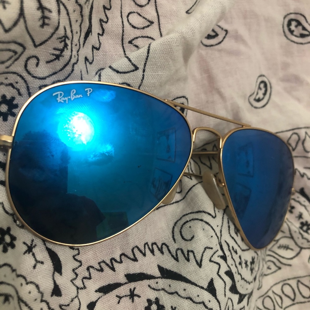 BLUE FLASH LENSE AVIATOR RAY BAN SUN GLASSES